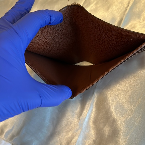 Louis Vuitton - Unisex Mono Bifold Wallet - Picture 12 of 15